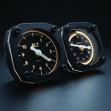 Jam navigasi custom untuk perusahaan aviasi
